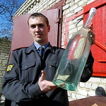 Кримінал: Житомирские милиционеры обнаружили и уничтожили 56 литров самогона