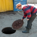 Кримінал: В Житомире опять стали воровать канализационные люки. ВИДЕО
