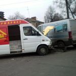 В Житомире на перекрестке столкнулись два грузовых микроавтубуса