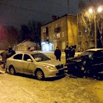 Надзвичайні події: Поздним вечером в Житомире в аварию попали сразу три автомобиля. ФОТО