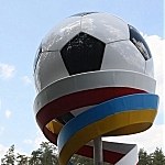 Спорт і Здоров'я: На трассе Киев-Житомир открыли знак «Футбольный мяч» посвященный ЕВРО-2012. ФОТО