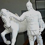 Мистецтво і культура: В Коростене начали монтировать памятник Добрыне Никитичу. ФОТО