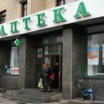 Місто і життя: Недовольный покупатель сгоряча разбил стеклянную витрину в аптеке Житомира