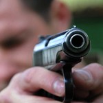 Кримінал: В Житомире ночью возле клуба Додо мужчине прострелили щеку из пистолета