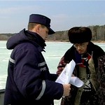 Люди і Суспільство: Спасатели рассказали житомирским рыбакам, что делать если провалился под лёд