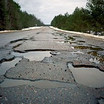 Люди і Суспільство: Водитель отсудил у Облавтодора 10 тыс. грн. за повреждение машины из-за плохой дороги