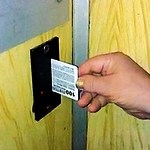 Місто і життя: Жильцам многоэтажки в Житомире грозят отключить лифт, если они не купят новый карточный аппарат