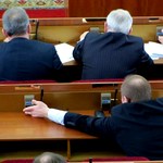 Держава і Політика: Депутаты Житомирского облсовета тоже решили побороть «кнопкодавство»
