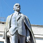 Держава і Політика: «Свободовцы» согласились за свои средства перенести памятник Ленину