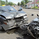 Надзвичайні події: В Житомире после мотопробега байкер с девушкой врезался в Мазду. ФОТО