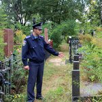 Кримінал: Житомиряне задержали на кладбище троих вандалов
