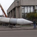 Люди і Суспільство: Житомирян беспокоит ракета музея Космонавтики, которую поставили в странную позу. ФОТО
