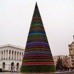 Місто і життя: Киев подарил Житомиру новогоднюю ёлку, которую киевляне прозвали «жезлом гаишника»
