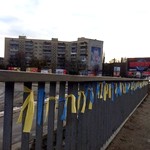 Люди і Суспільство: Мост в Житомире украсили желто-голубыми лентами. ФОТО