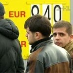 Кримінал: На Житнем рынке в Житомире задержали двух валютных «кидал»