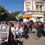Сессию Житомирского горсовета пикетируют около сотни человек с разными требованиями
