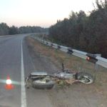 В Житомирской области мотоциклист не справился с управлением и врезался в отбойник