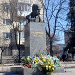 Мистецтво і культура: Около 200 житомирян почтили память Шевченко и спели гимн. ФОТО