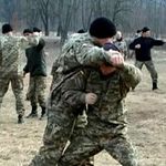 Війна в Україні: Житомирские тренеры-каратисты готовят добровольцев к службе в зоне АТО. ВИДЕО