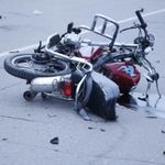 На Житомирщине мотоцикл выехал на встречку и врезался в КамАЗ: мотоциклист погиб