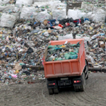 Місто і життя: За право вывозить мусор в Житомире борются 9 предприятий