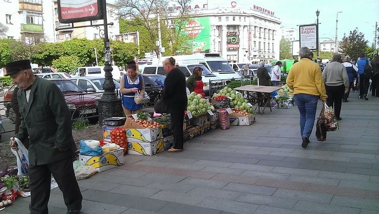 Гроші і Економіка: Фермеры не согласны на бесплатные торговые места на рынках Житомира: хотят торговать на улице