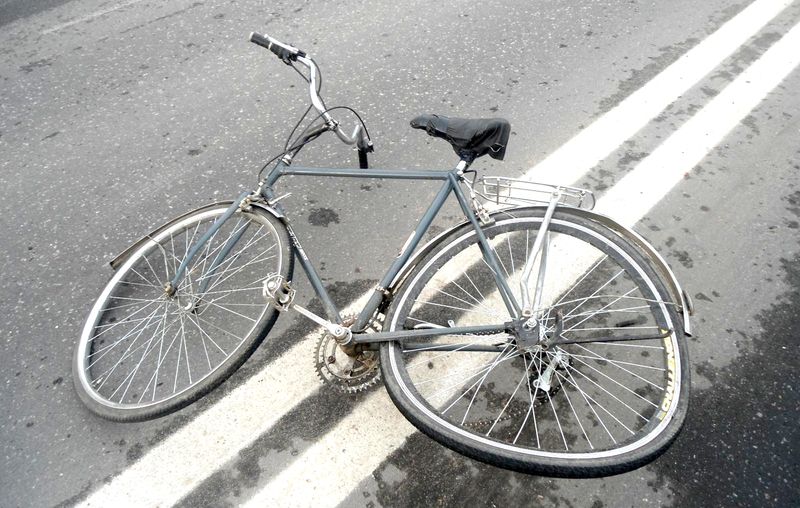 Надзвичайні події: ДТП в Житомире: неизвестный автомобиль сбил велосипедиста и скрылся